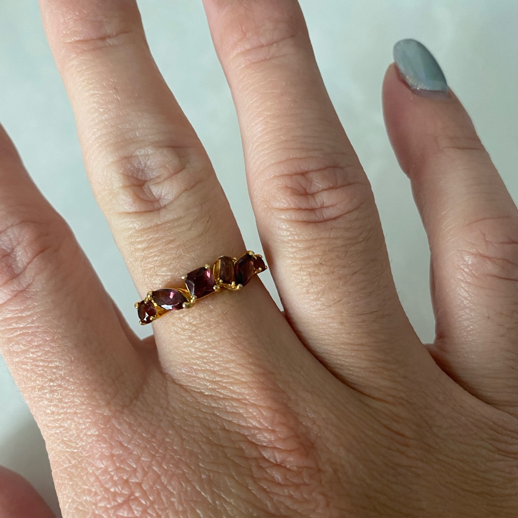 Womans Gold Ring With Maroon Stones 18$